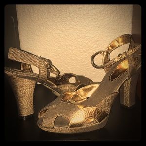 Enzo Angiolini “Eadelicia” Gold Tweed Heels